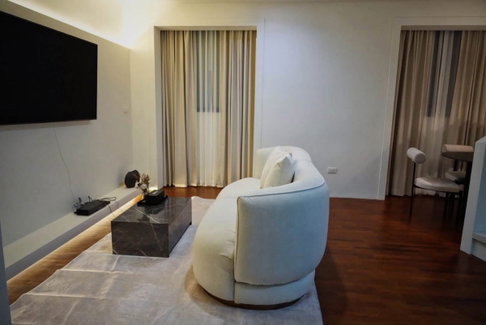 70 sqm duplex condo locates in the heart of Bangkok walkable to BTS Chidlom station 
