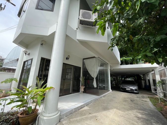 3-bed house for rent, 440 sqm, 120 sq wah, Watthana