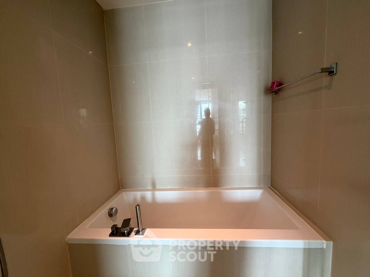 picture Great Value 1-BR At H Sukhumvit 43, 24th Floor Near BTS Phrom Phong (ID 402550) - 13/13