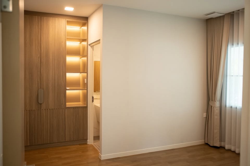 รูป ให้เช่าบ้านเดี่ยว บ้านใหม่หรู Mantana Bangna Km.15  ใกล้ Mega Bangna / IKEA / สนามบินสุวรรณภูมิ  4 ห้องนอน 5 ห้องน้ำ  Line: @ideally.property - รูปที่ 13/27