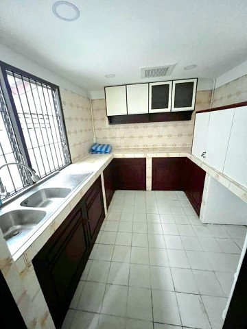 รูป รัชดาภิเษก บ้านเดี่ยว 2ชั้น 3-4นอน 50ตร.ว. แอร์ 5 ตัว MRT สุทธิสาร 1.2 กม. 200ตร.ม.ทำเลอินทามระ 20-26 ม.หอการค้าไทย 1.6 กม - รูปที่ 6/8