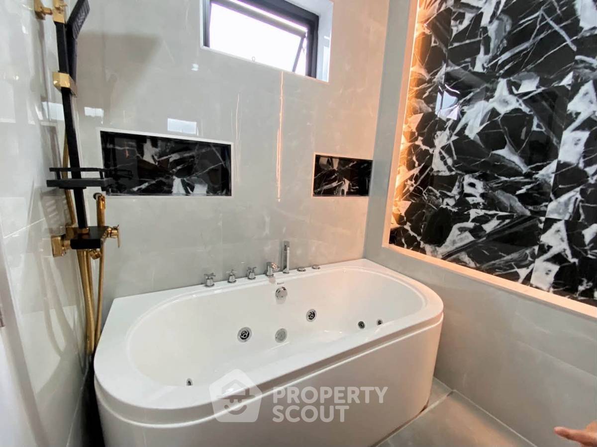 รูป บ้าน 4-ห้องนอน ใกล้ พัทยาตะวันออก (ID 3348652) - รูปที่ 11/16
