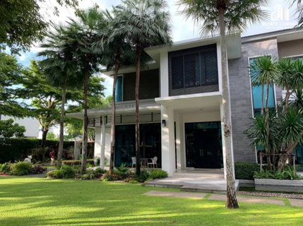 For Sale House in Ladawan Village. Area: 421 sq.wah. 5 BR 6 BR, Swimming pool. On Rattanathibet Rd, adjacent Bang Rak Noi Tha It MRT. Full fur.