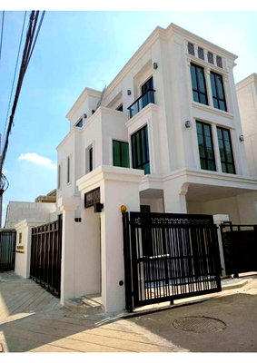 บ้านเดี่ยว กรุงเทพมหานคร : ขาย บ้านเดี่ยว หมู่บ้าน THE MASTER เอกมัย – สุคนธสวัสดิ์ 3 ห้องนอน 4 ห้องน้ำ 4 ที่จอดรถ ขายต่ำกว่าราคาประเมิน