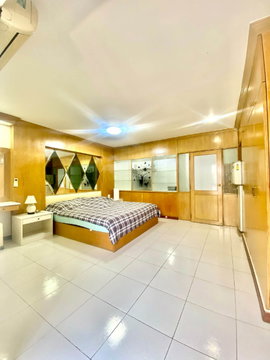Available✅✨ Condo for Rent “Rin House Condo Sukhumvit 39” ✨ Spacious 50 sq.m. 1-bedroom unit, fully furnished 💚 Contact LINE: @682rrwqo