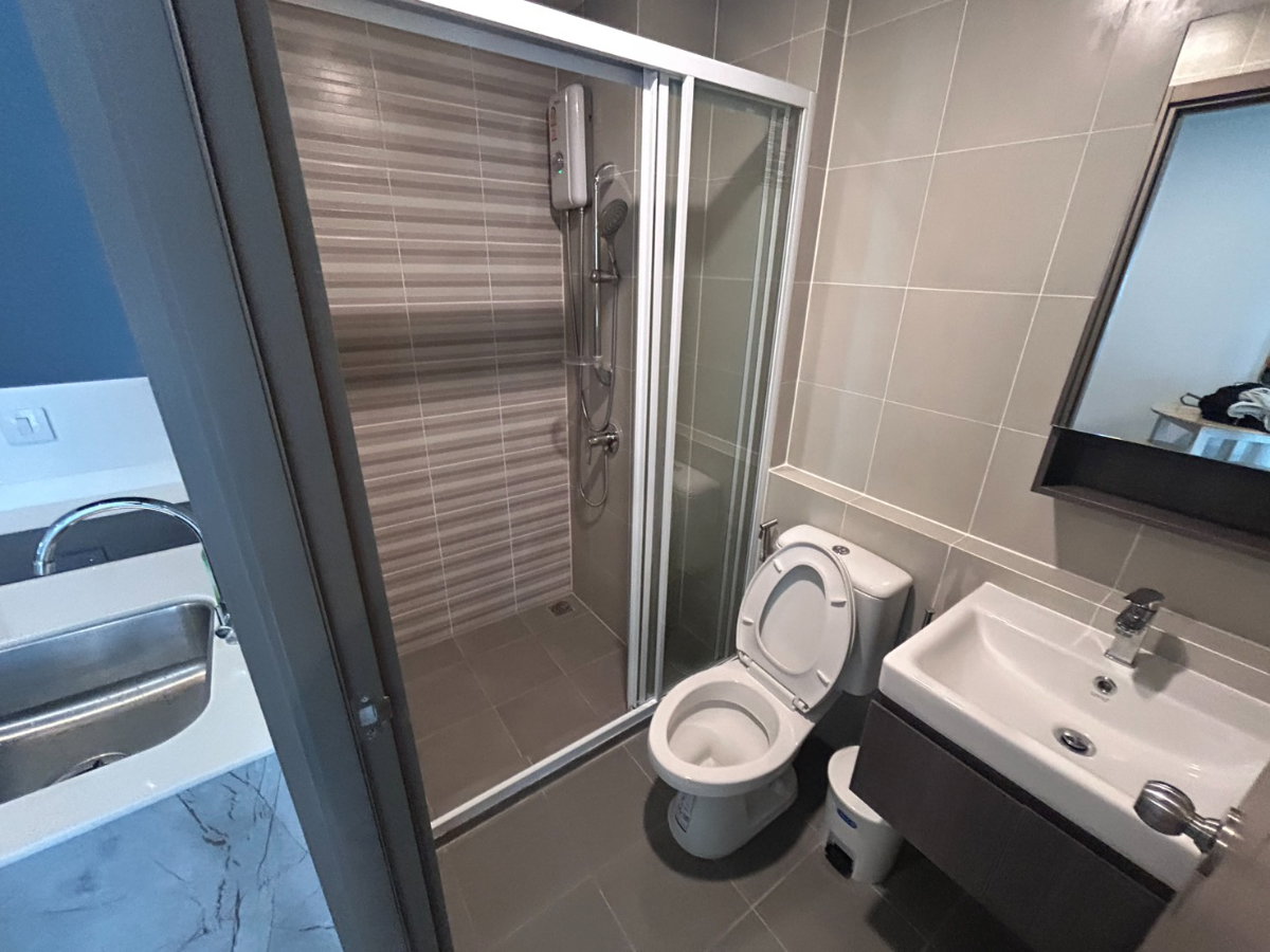 picture ✨🔥 Beautiful, move-in ready unit! 🏙️ Condo for rent at Aspire Ratchayothin Great location, convenient travel, near 🚆 BTS Ratchayothin 📍 - 8/10