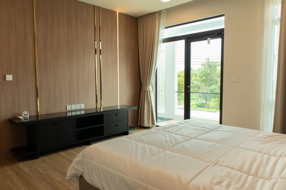 รูป ให้เช่าบ้านเดี่ยว บ้านใหม่หรู Mantana Bangna Km.15  ใกล้ Mega Bangna / IKEA / สนามบินสุวรรณภูมิ  4 ห้องนอน 5 ห้องน้ำ  Line: @ideally.property - รูปที่ 10/27