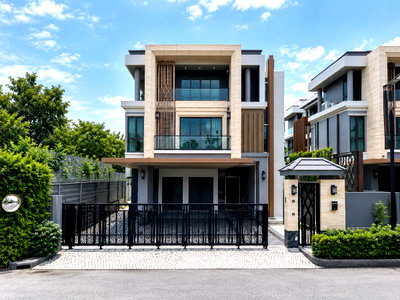 Houses for sale Mongkolthepmuni Hospital : The Obsidian Phutthamonthon Sai 1 / 5 Bedrooms #HRP1077