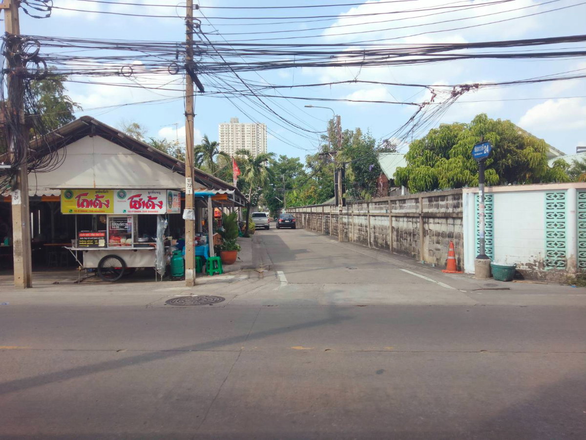 รูป 97583 - โอกาสทองของนักพัฒนาอสังหาฯ! ขายที่ดินทำเลทอง ผังสีส้ม (ย.6) ซอยเรวดี 24 รวมกว่า 4 ไร่เศษ ใกล้รถไฟฟ้าสายสีม่วงและใจกลางนนทบุรี - รูปที่ 9/12
