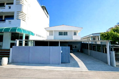 Houses for sale Ramkhamhaeng University : Detached house in Seri Ram Village, 63 sq wah