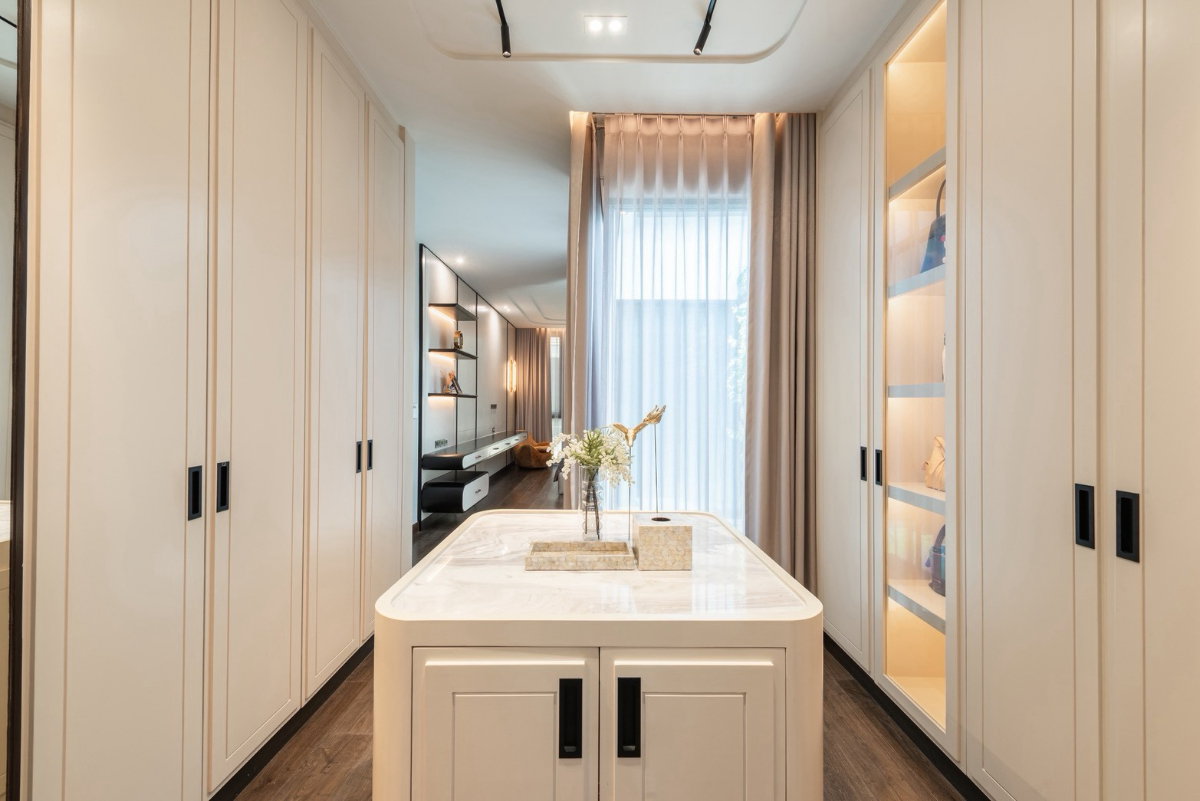 รูป บ้านเดี่ยวพูลวิลล่าหรูระดับ Ultra-Luxury! BELGRAVIA บางนา-พระราม 9 บิวท์อินสวยจัดเต็ม พร้อมสังคมส่วนตัวขั้นสุดเพียง 65 ครอบครัว สภาพใหม่พร้อมอยู่ - รูปที่ 21/67