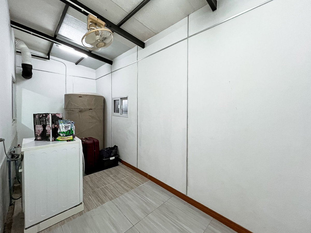 รูป ทาวน์โฮม 2 ชั้น พลีโน ลาดพร้าว-เสรีไทย เดินทางสะดวกสบาย เชื่อมต่อสู่ใจกลางลาดพร้าว หนึ่งเดียวในโซนลาดพร้าวที่ใกล้รถไฟฟ้าและทางด่วน - รูปที่ 11/19