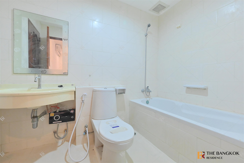 Baan Klang Krung Resort (Ratchada 7) Hurry, big discount is ending!