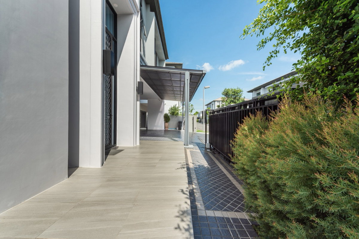 รูป บ้านเดี่ยวพูลวิลล่าหรูระดับ Ultra-Luxury! BELGRAVIA บางนา-พระราม 9 บิวท์อินสวยจัดเต็ม พร้อมสังคมส่วนตัวขั้นสุดเพียง 65 ครอบครัว สภาพใหม่พร้อมอยู่ - รูปที่ 2/67