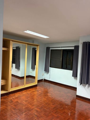 4-bed townhouse for rent, 250 sqm, 34 sq wah, Phra Khanong