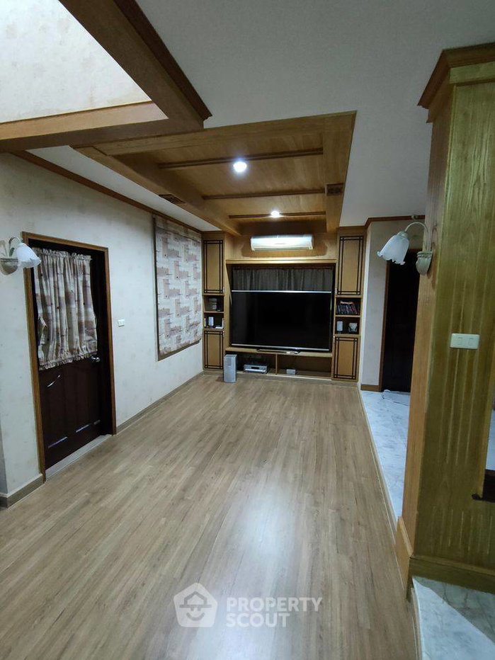 รูป บ้านเดี่ยว 3 ห้องนอน ขนาด 300 ตร.ม. Baan Nantawan Srinakarin (ID 3343971) - รูปที่ 2/6