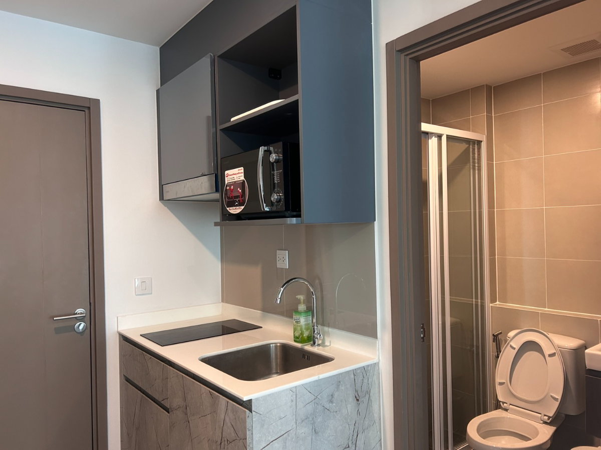 picture ✨🔥 Beautiful, move-in ready unit! 🏙️ Condo for rent at Aspire Ratchayothin Great location, convenient travel, near 🚆 BTS Ratchayothin 📍 - 6/10
