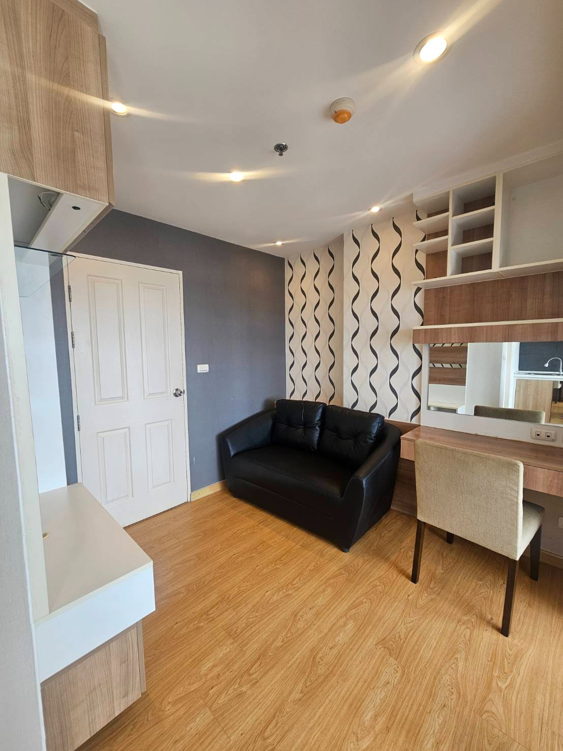 For Rent: Plus Condo 2 (Khet 8), 10th floor, corner unit. Fully furnished and ready to move in. 1-bedroom unit. Rent: 8,000 Baht/month. Contact New,.