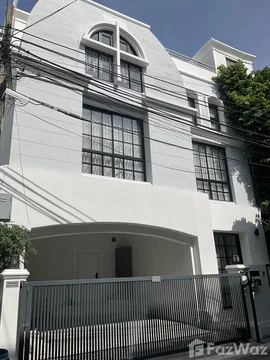 4 Bedroom Townhouse for rent in Khlong Tan Nuea, Bangkok 6817277