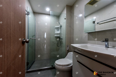 Condos for sale : Hive Taksin Condo in Central City at an Affordable Price near BTS Wongwian Yai