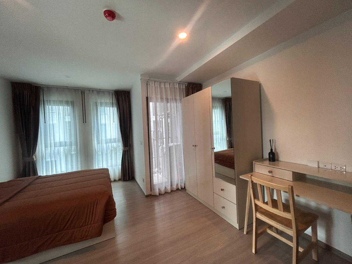 picture ✨🔥 Beautiful, move-in ready unit! 🏙️ Condo for rent at Aspire Ratchayothin Great location, convenient travel, near 🚆 BTS Ratchayothin 📍 - 4/10