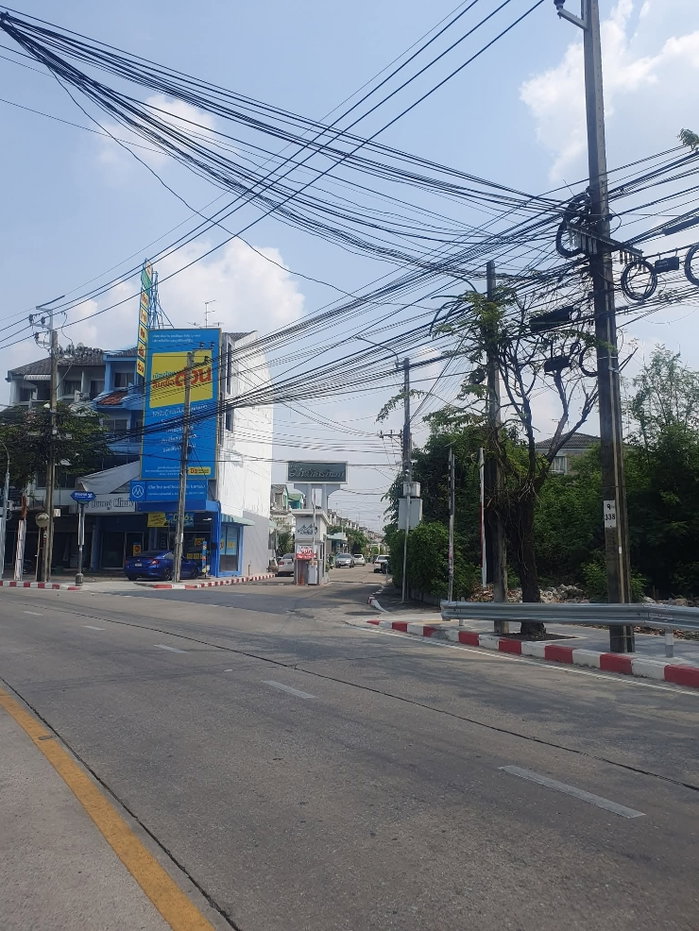 รูป ให้เช่าบ้าน3 ชั้น สภาพใหม่ น้ำไม่ท่วม 4ห้องนอนติดตั้งแอร์ครบทุกห้อง +พร้อมเฟอร์นิเจอร์ เจ้าอยู่ได้เลย มี7-11 - รูปที่ 13/15