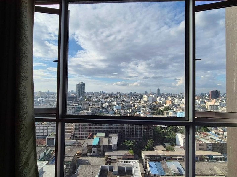 picture A050331 Hive Taksin - 2/8