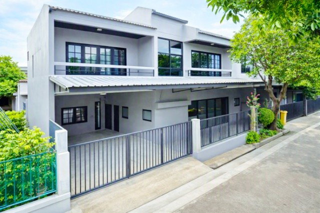 รูป เซ็นทรัล รามอินทรา 400ม.ทาวน์โฮม 2 ชั้น 3นอน 3น้ำ ใกล้BTS วัดพระศรีมหาธาตุ 450ม.โลตัส หลักสี่ พื้นที่ใช้สอย 160ตร.ม.ร่มรื่น ติดถนนพหลโยธิน - รูปที่ 1/8