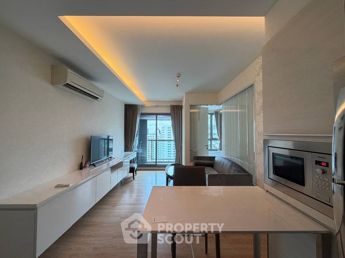 picture Great Value 1-BR At H Sukhumvit 43, 24th Floor Near BTS Phrom Phong (ID 402550) - 2/13