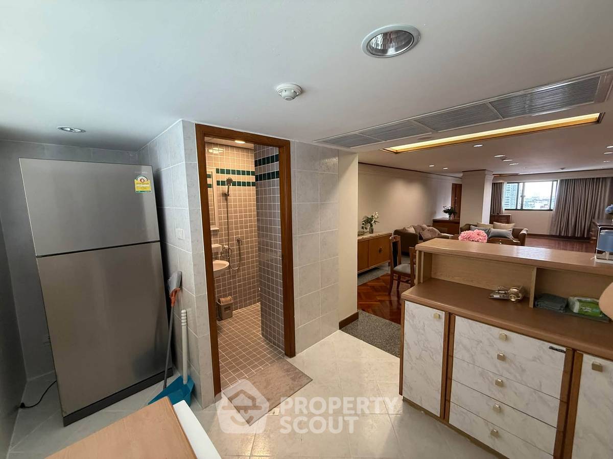 รูป คอนโดสองห้องนอน 114 ตร.ม. United Tower Thong Lor ใกล้ BTS ทองหล่อ (ID 3348806) - รูปที่ 6/15