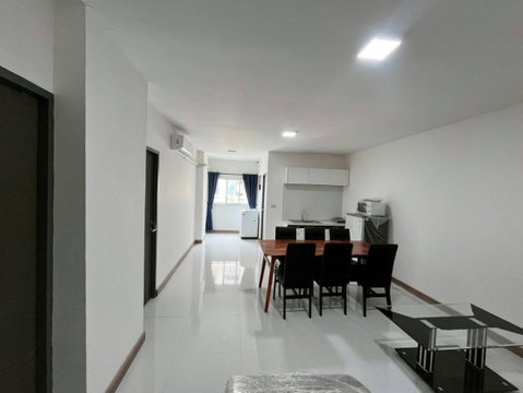 SR Land Condo (2 Bedrooms) Newly renovated room, fully furnished, 10 minutes from Central Festival. (Tel/Line 088-5986998)