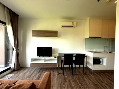 Condos for rent : Ready to move in: KnightsBridge Sriracha, 1-bedroom unit. Quiet atmosphere with mountain views; close to Robinson Sriracha.