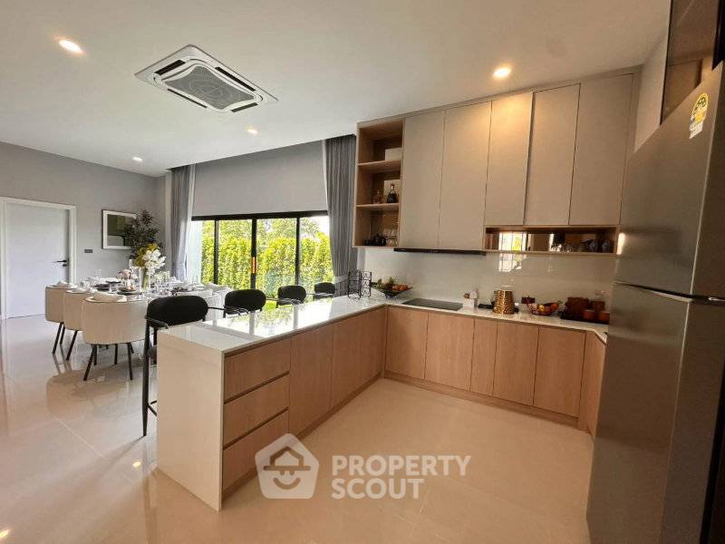รูป วิลล่า 5-ห้องนอน ใกล้ เมืองพัทยา (ID 3349600) - รูปที่ 10/29