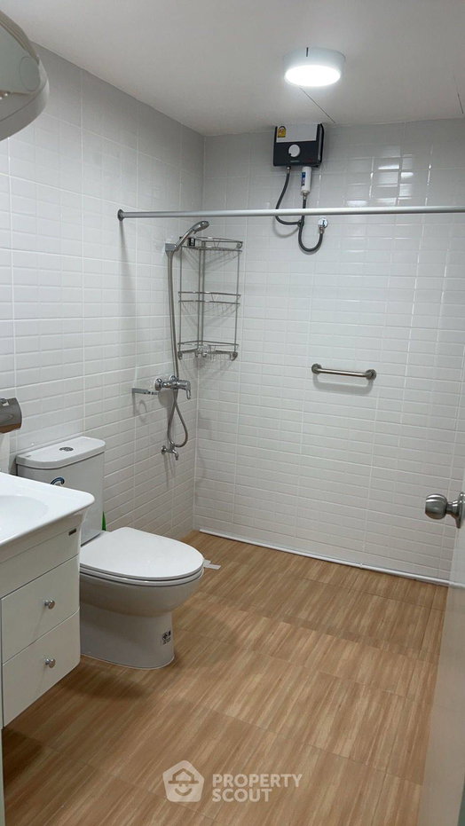 picture 3-BR Condo at Modern Home Tower Condominium near MRT Wat Mangkon (ID 3307293) - 11/11