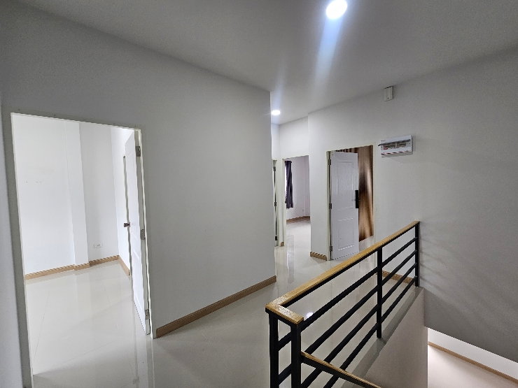 รูป ขายด่วนบ้านแฝดสไตล์บ้านเดี่ยวมีพื้นที่ข้างบ้านทำเลนาป่าชลบุรี - รูปที่ 8/14