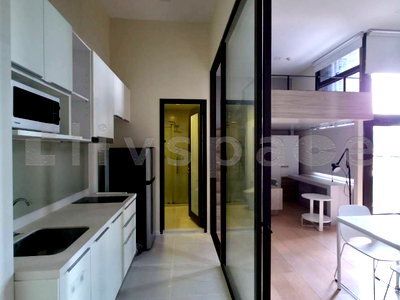 คอนโดให้เช่า : ▚ L1JC0Eツ ให้เช่า Chewathai Residence Asok Loft 35ตร.ม. ชั้นสูง มีครัวกั้นห้อง ซื้อโซฟา+ทีวีใหม่ให้ พร้อมอยู่ ใกล้ MRT พระราม 9✨