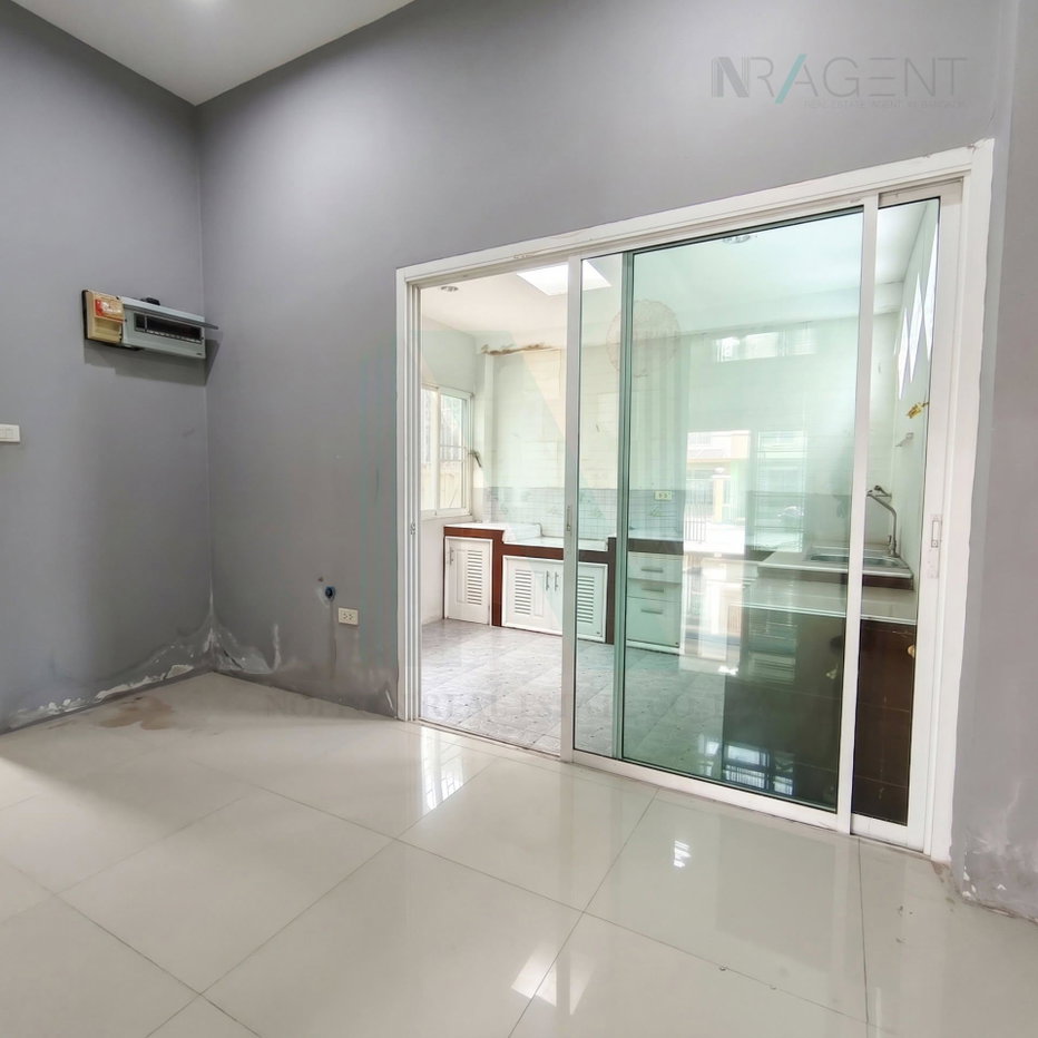 picture For Sell Town house NAVANICH 3-story 3 bedroom 2 bathroom - 4/8