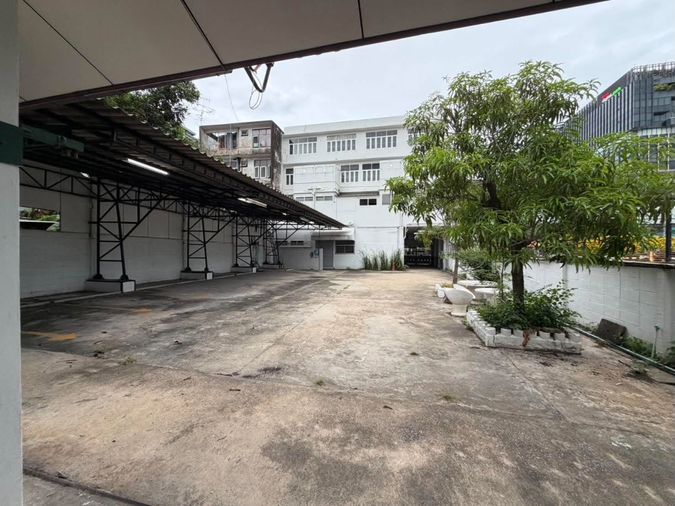 Land for sale, 827 sq wah, Watthana