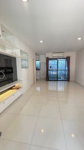 ให้เช่าทาวน์โฮม 3 ห้องนอน 145 ตร.ม. 20.5 ตร.ว. บ้านกลางเมือง พระราม 2-พุทธบูชา