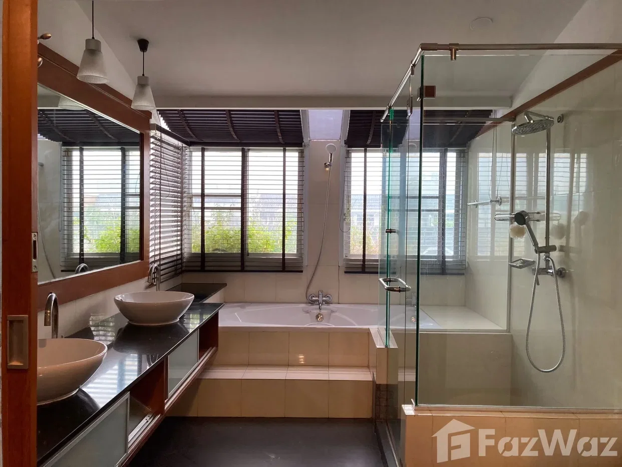 รูป Elegant 4-Storey Oriental Townhome in Sukhumvit 49 6820856 - รูปที่ 5/12