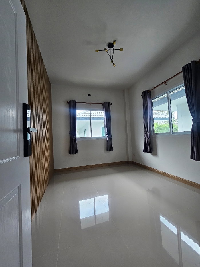 รูป ขายด่วนบ้านแฝดสไตล์บ้านเดี่ยวมีพื้นที่ข้างบ้านทำเลนาป่าชลบุรี - รูปที่ 12/14