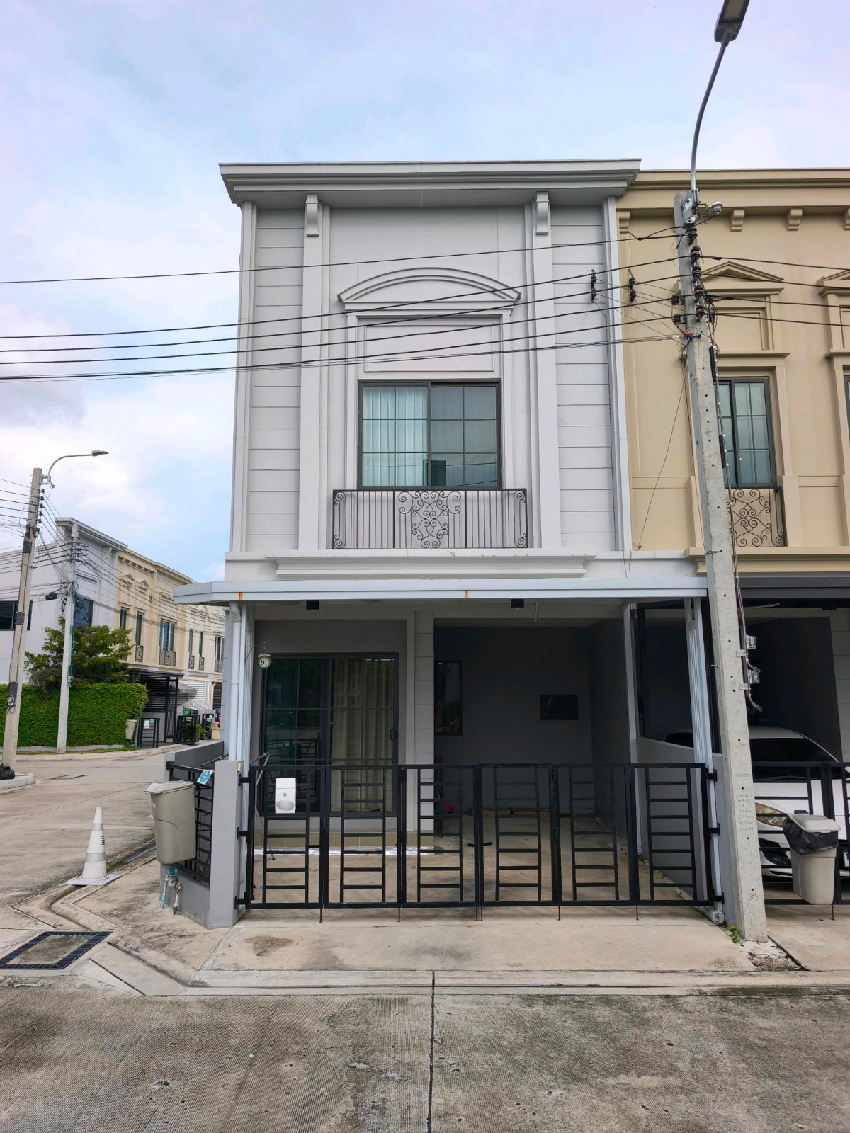 ให้เช่า ทาวน์โฮมหลังมุม SIRI PLACE MEGABANGNA | 110 ตร.ม. | 2 ห้องนอนใหญ่ + 1 ห้องอเนกประสงค์ | ใกล้ Mega Bangna