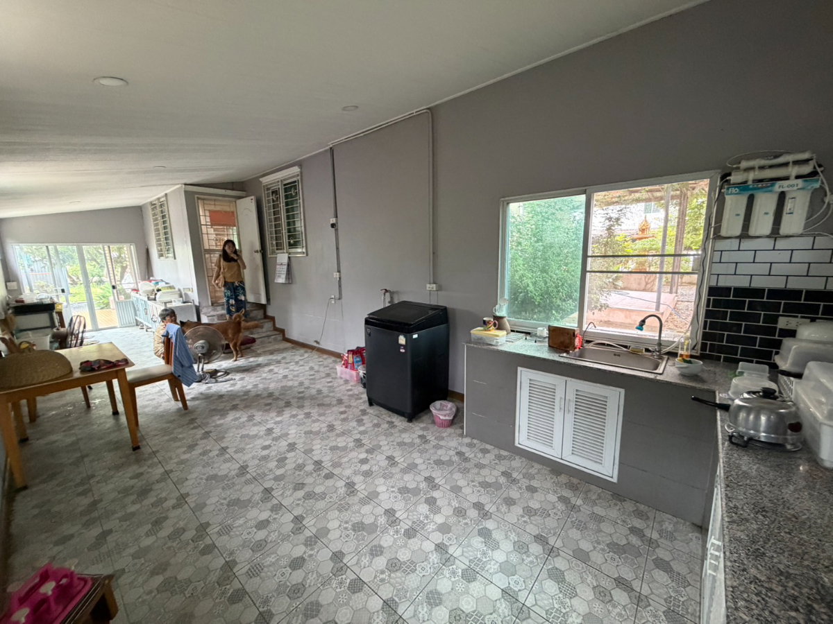 รูป ขายบ้านสวนสวย 200 ตร.ว. อยู่ใน หมู่บ้าน รติรัตน์3 ลาดปลาดุก-คลองตาชม บนทำเล ซอยวัดลาดปลาดุก คลองตาชม อำเภอไทรน้อย - รูปที่ 7/11
