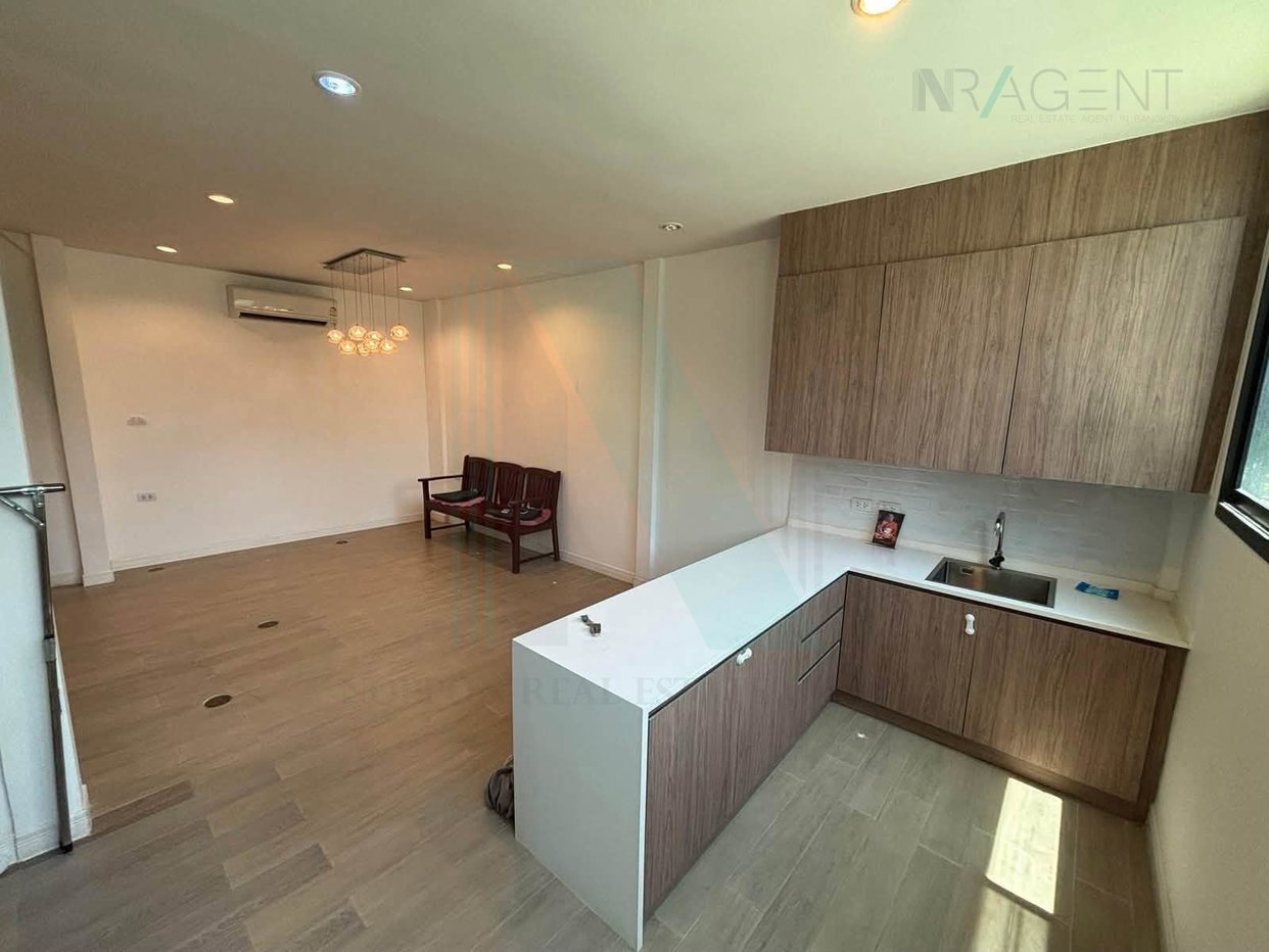 รูป ขายทาวน์เฮาส์ โครงการ บ้านกลางเมือง ปิ่นเกล้า-จรัญ 3 ชั้น 3 ห้องนอน 3 ห้องน้ำ - รูปที่ 3/8