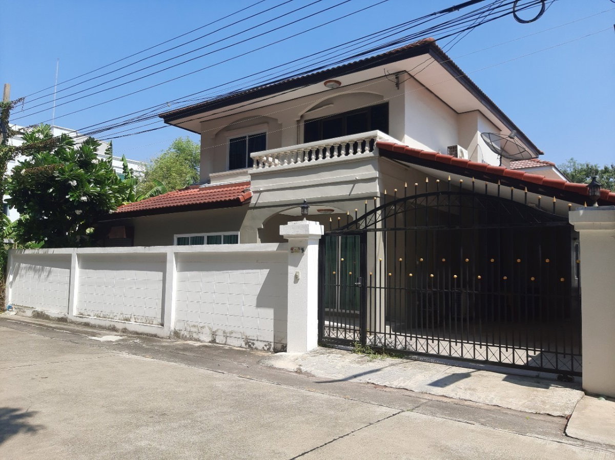 รูป ✨ ปล่อยเช่าบ้านเดี่ยวหลังใหญ่! พื้นที่กว้าง 75 ตร.ว. ทำเลดีใกล้ เซ็นทรัลบางนาและ  รถไฟฟ้าศรีอุดม พร้อมเข้าอยู่! ✨ - รูปที่ 1/13
