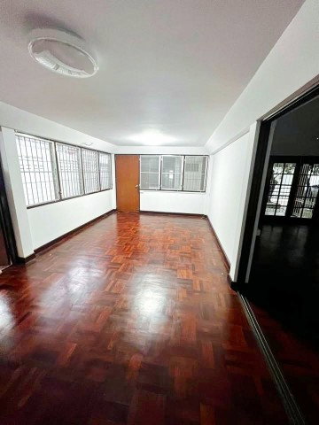 รูป แอร์ 5 เครื่อง จอดรถ 3 คัน รัชดา15-21 MRT สุทธิสาร 1.1 กม. วิภาวดี2-8 บ้านเดี่ยว 2 ชั้น รัชดาภิเษก อินทามระ 18–26 บ้านเดี่ยว 2 ชั้น 3-4นอน - รูปที่ 4/8