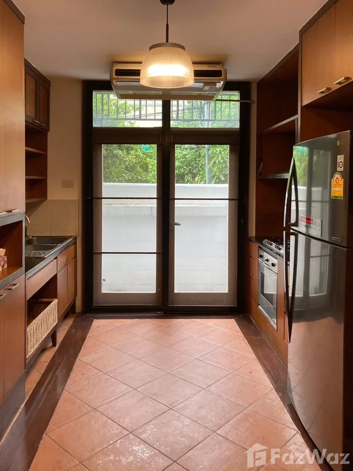 รูป Elegant 4-Storey Oriental Townhome in Sukhumvit 49 6820856 - รูปที่ 4/12