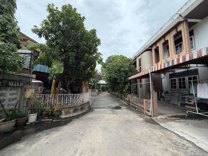 Land for sale, 827 sq wah, Watthana