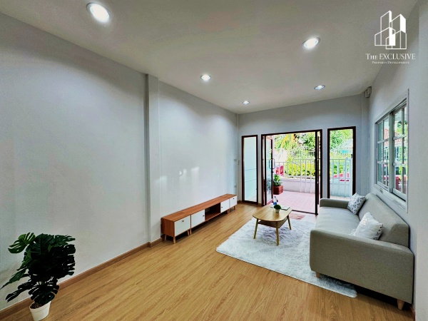 รูป ขายทาวน์เฮ้าส์รีโนเวทใหม่ หมู่บ้านซื่อตรง (จันทรินทร์) ไทรม้า–ท่าอิฐ  ใกล้รถไฟฟ้า  - รูปที่ 8/10
