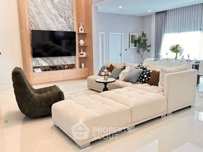 รูป วิลล่า 5-ห้องนอน ใกล้ เมืองพัทยา (ID 3349600) - รูปที่ 4/29